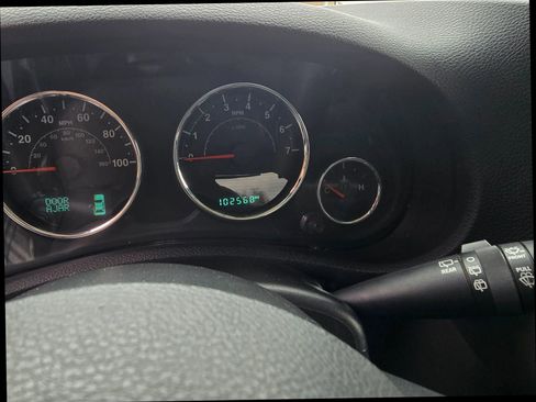 Used 2016 Jeep Wrangler Unlimited Rubicon w/ Connectivity Group image 18