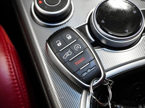 Used 2024 Alfa Romeo Giulia Veloce image 33