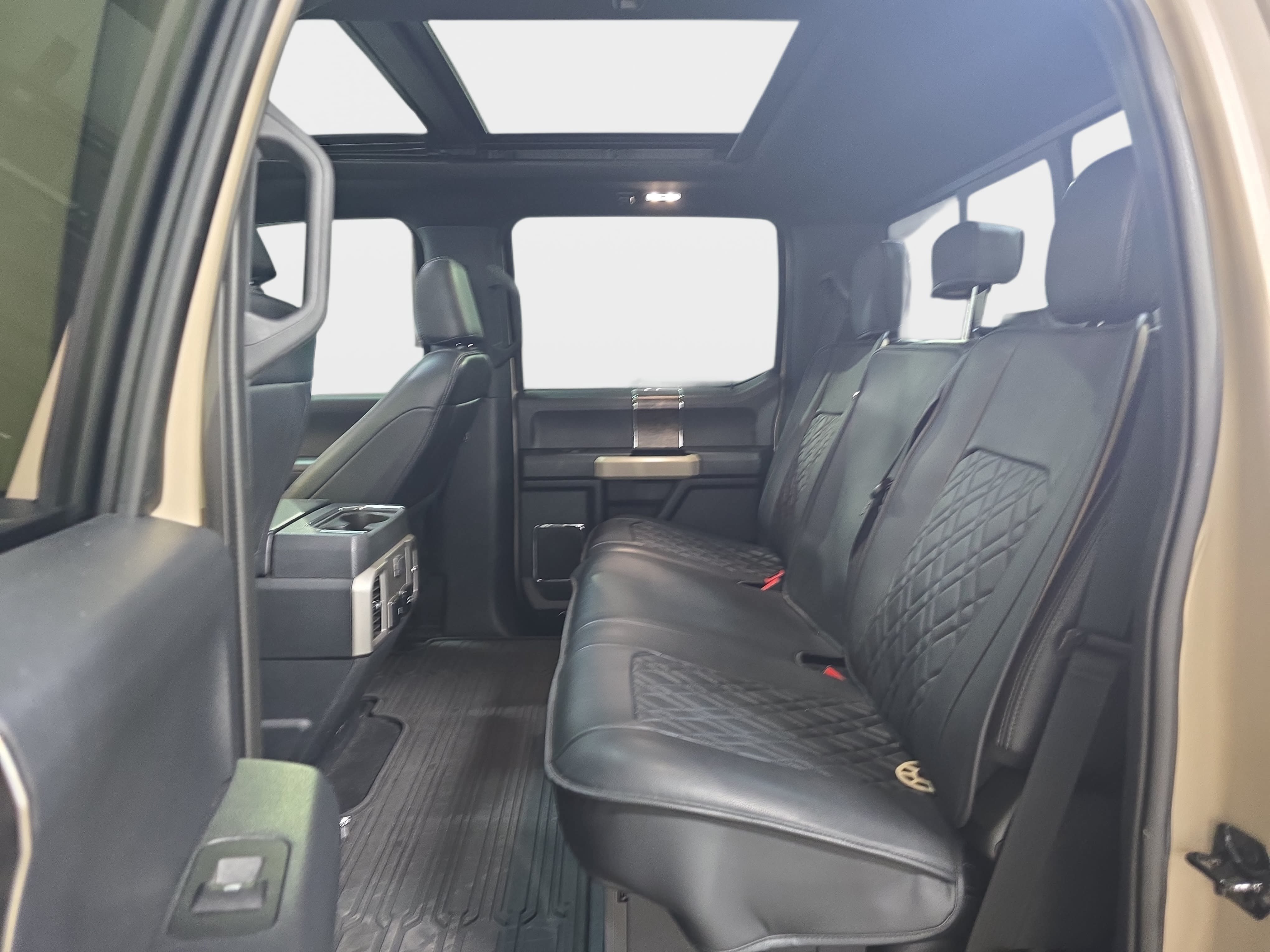 Used 2022 Ford F250 Lariat w/ Black Appearance Package AWD/4WD image 11