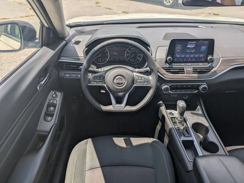 Used 2025 Nissan Altima 2.5 SV FWD image 29