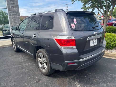 Used 2011 Toyota Highlander Limited w/ Tow Pkg AWD/4WD image 3