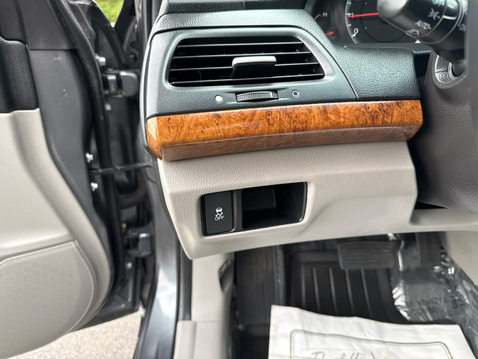 Used 2011 Honda Accord EX-L image 17
