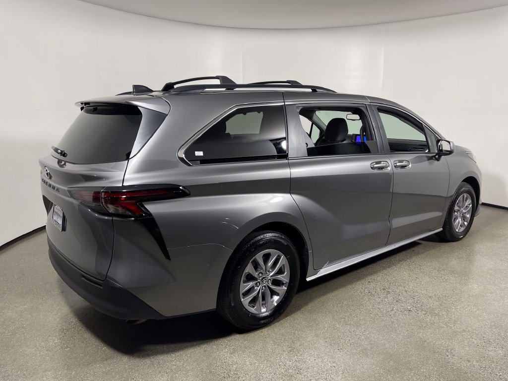 Certified 2026 Toyota Sienna LE AWD/4WD image 3