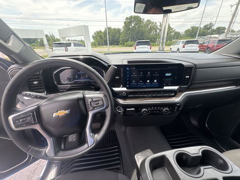 Used 2023 Chevrolet Silverado 1500 LT w/ Z71 Off-Road Package AWD/4WD image 19