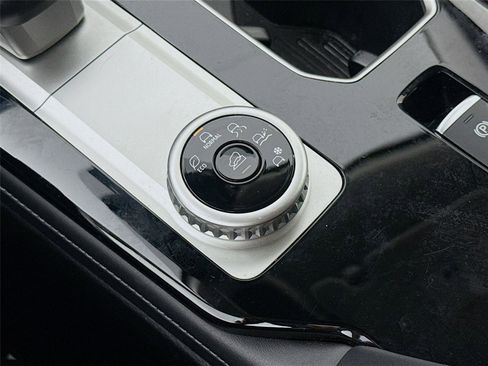 Used 2025 Mitsubishi Outlander SE image 13