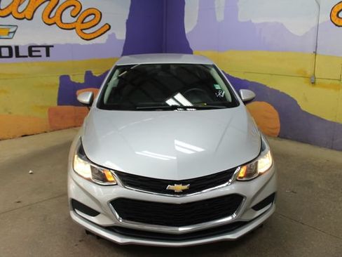 Used 2018 Chevrolet Cruze LS FWD image 3