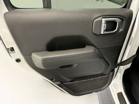 Used 2023 Jeep Wrangler Sahara image 27