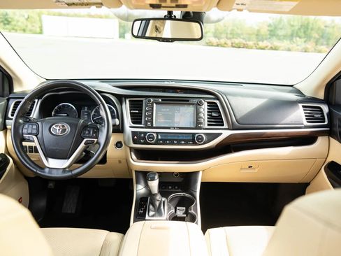 Used 2014 Toyota Highlander Limited Platinum AWD/4WD image 21