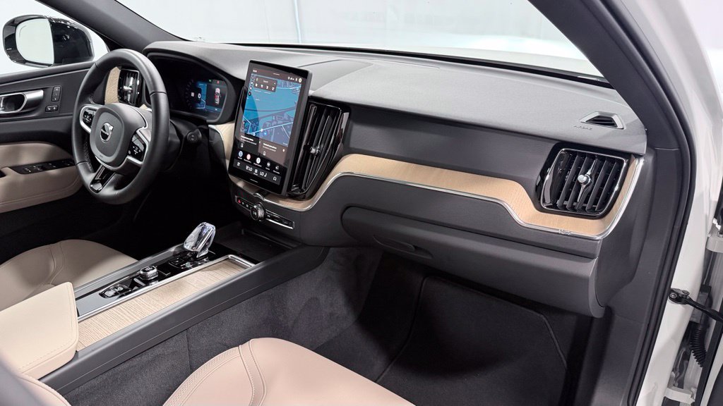 Certified 2026 Volvo XC60 B5 Plus AWD/4WD image 17