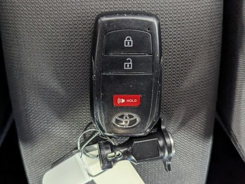 Used 2024 Toyota Corolla Cross LE FWD image 27