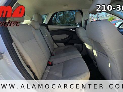 Used 2017 Ford Focus SE image 18