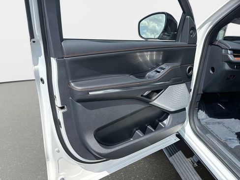 Used 2025 Lincoln Navigator L Black Label AWD/4WD image 17