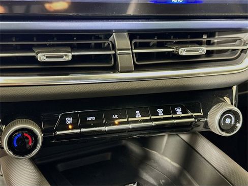 New 2025 Chevrolet Equinox EV LT image 10