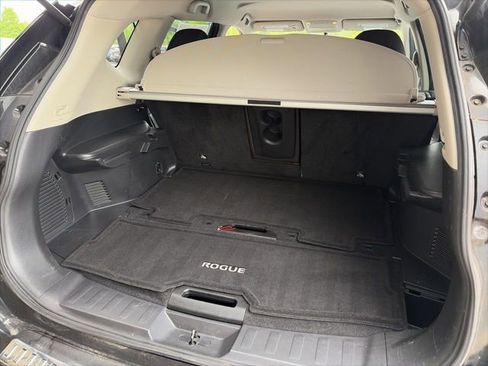 Used 2017 Nissan Rogue SV FWD image 25