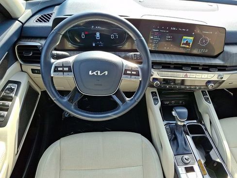 Certified 2024 Kia Telluride EX w/ EX Captain's Chair Package image 13