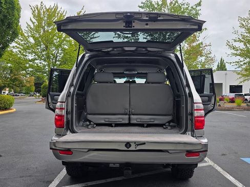 Used 2004 Toyota Land Cruiser w/ Convenience Pkg AWD/4WD image 33