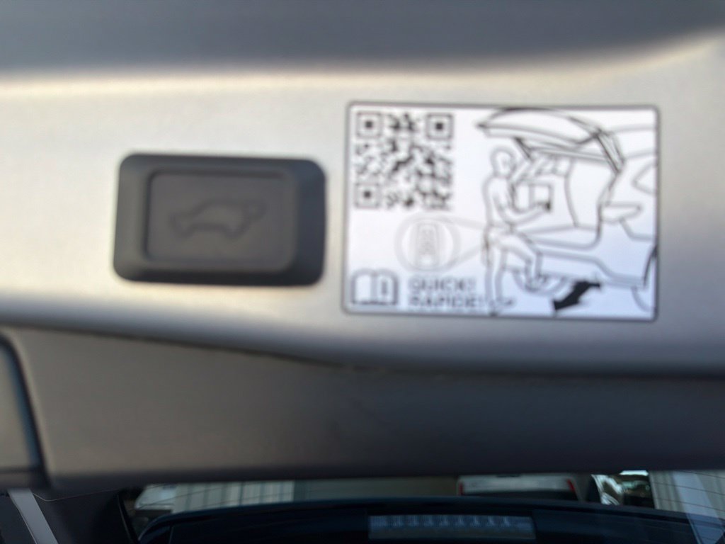 Used 2022 Toyota RAV4 XSE AWD/4WD image 15