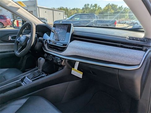 Used 2022 Jeep Compass Latitude image 28