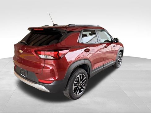 Used 2025 Chevrolet TrailBlazer LT w/ Driver Confidence Package image 6