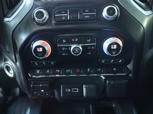 Used 2022 GMC Sierra 3500 Denali AWD/4WD image 39