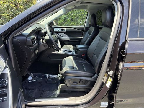Used 2023 Ford Explorer Limited w/ Limited Technology Package AWD/4WD image 12