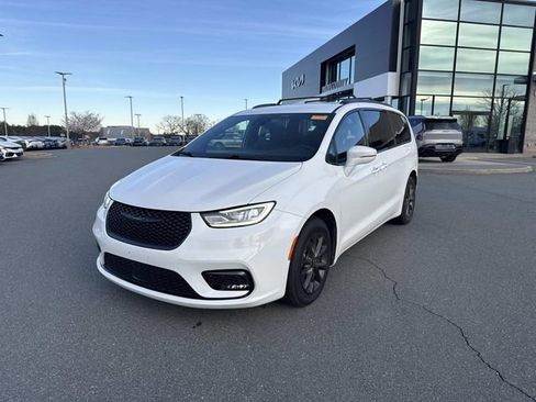 Used 2021 Chrysler Pacifica Touring w/ S Appearance Package image 1