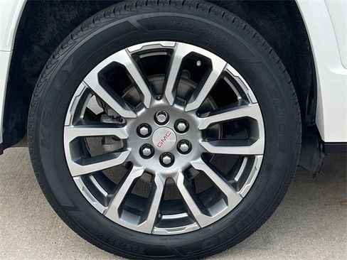 Used 2021 GMC Acadia Denali w/ Denali Ultimate Package image 9