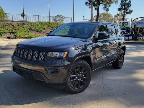 Used 2021 Jeep Grand Cherokee Laredo X RWD image 1
