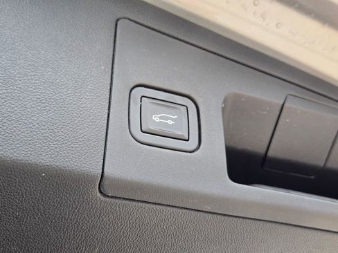 Used 2018 Cadillac XT5 Luxury w/ Driver Awareness Package image 32