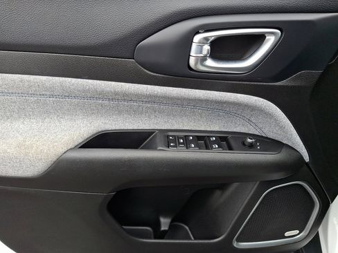 Used 2024 Jeep Compass Latitude w/ Sun and Sound Group image 23