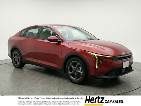 Used 2025 Kia K4 LXS image 1
