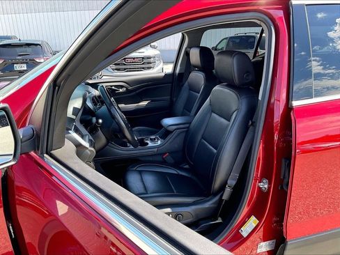 Used 2022 GMC Acadia SLT w/ LPO, Floor Liner Package AWD/4WD image 10