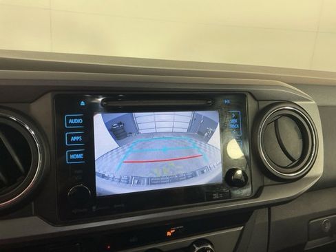 Used 2018 Toyota Tacoma TRD Off-Road image 19