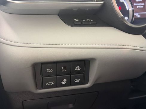 Used 2021 Toyota Highlander Limited w/ Protection Package #3 (TMS) AWD/4WD image 11