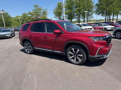 Used 2025 Honda Pilot Touring image 6