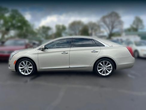 Used 2014 Cadillac XTS Luxury image 2