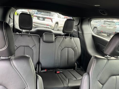 New 2027 Chrysler Pacifica Select FWD image 15