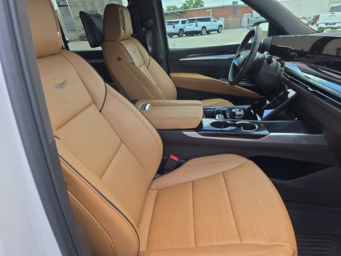 New 2025 Cadillac Escalade Premium Luxury w/ Touring Package AWD/4WD image 13
