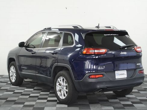 Used 2016 Jeep Cherokee Latitude w/ Cold Weather Group AWD/4WD image 3