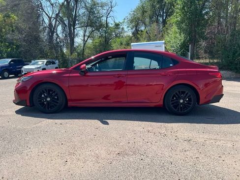 Used 2025 Toyota Camry SE w/ Convenience Package FWD image 2