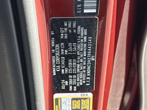 Used 2024 Kia Carnival EX FWD image 31