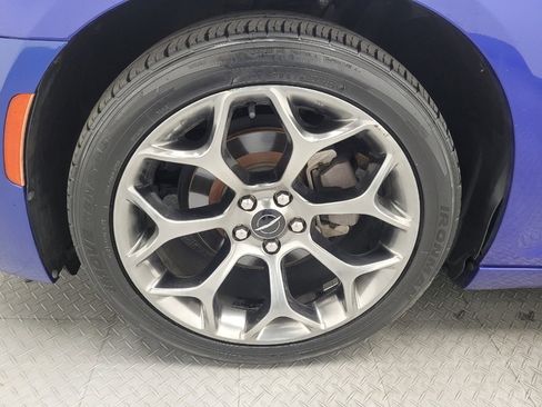 Used 2018 Chrysler 300 Touring w/ Sport Appearance Package image 31