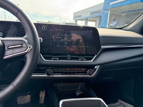 Used 2025 Chevrolet Equinox LT w/ Safety and Technology Package image 20