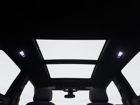 Used 2021 Chevrolet Blazer RS image 17