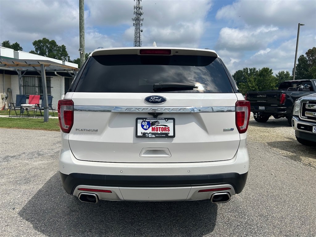 Used 2017 Ford Explorer Platinum AWD/4WD image 4
