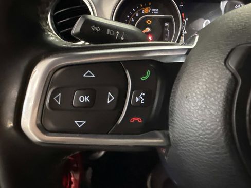 Used 2019 Jeep Wrangler Unlimited Sahara image 25