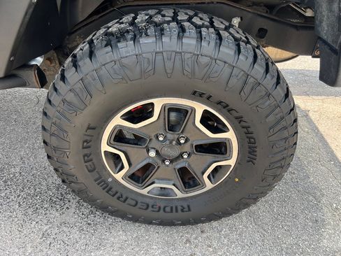 Used 2015 Jeep Wrangler Unlimited Rubicon AWD/4WD image 47