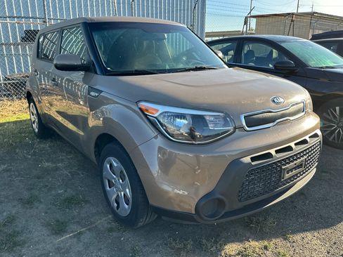 Used 2014 Kia Soul FWD image 2