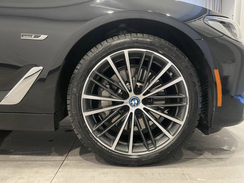 Certified 2023 BMW 530e xDrive w/ Convenience Package image 10