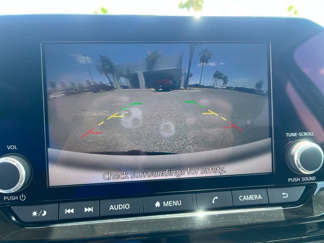 Used 2025 Nissan Pathfinder SV FWD image 14